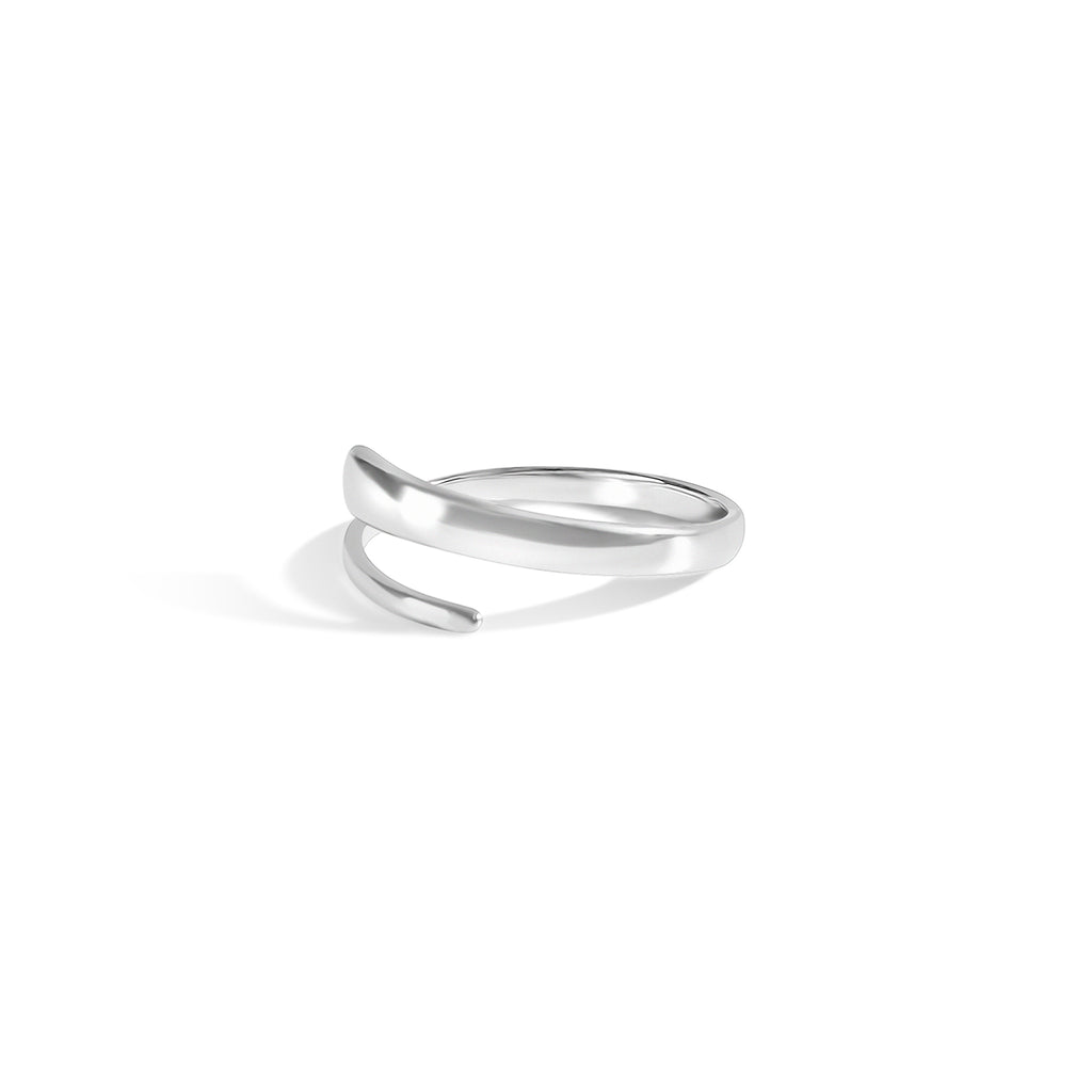 Rhodium plated adjustable spiral ring in 925 sterling silver.