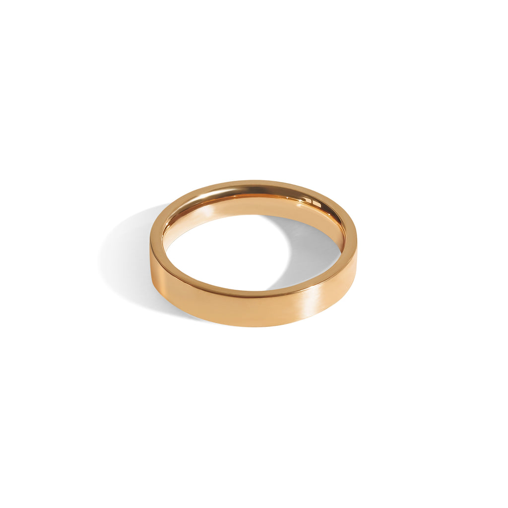 18k gold plated thin boyfriend band ring in stainless steel. 