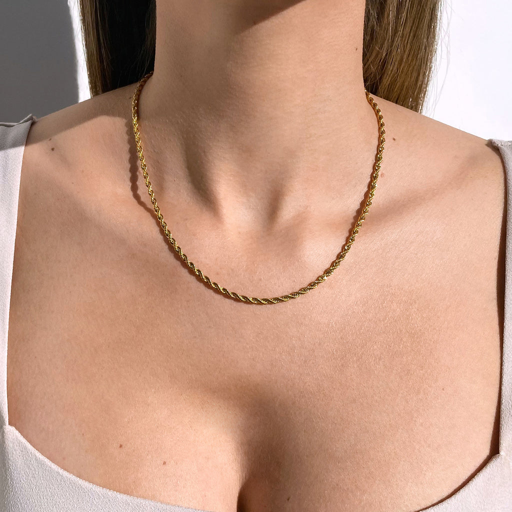 18k gold plated rope chain in stainless steel. 